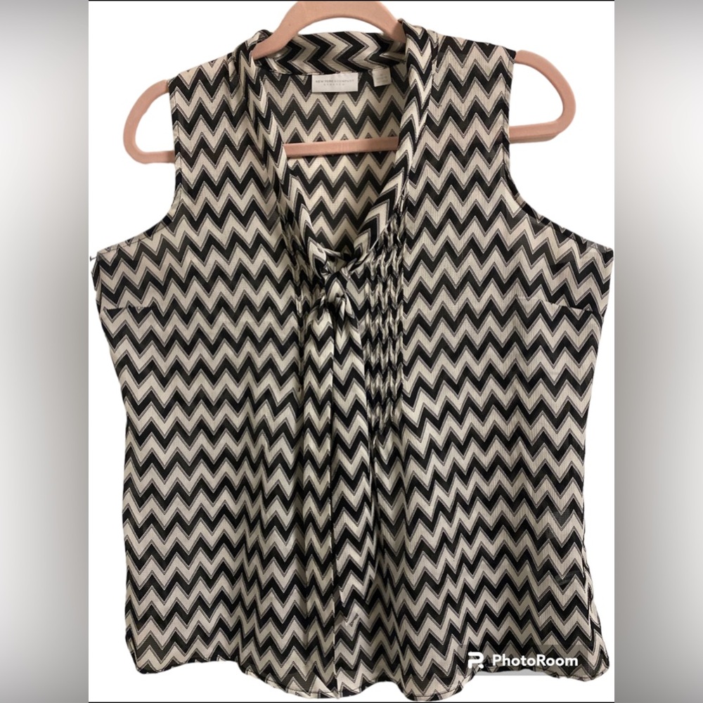 NEW YORK COMPANY BLOUSE BLACK AND CREAM SIZE M